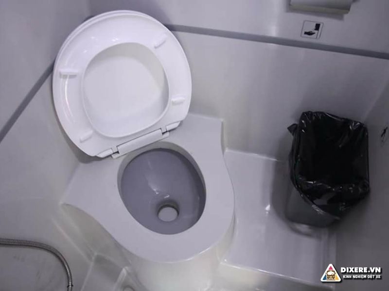 Trên xe của Shuttle đi Sapa có WC trên xe(ảnh: internet)