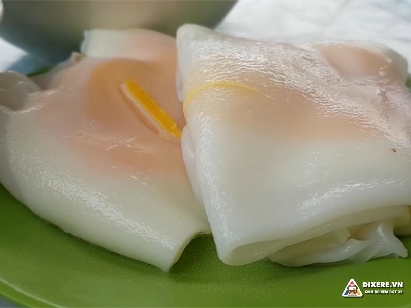Món bánh cuốn trứng Lạng Sơn nổi tiếng(ảnh: internet)