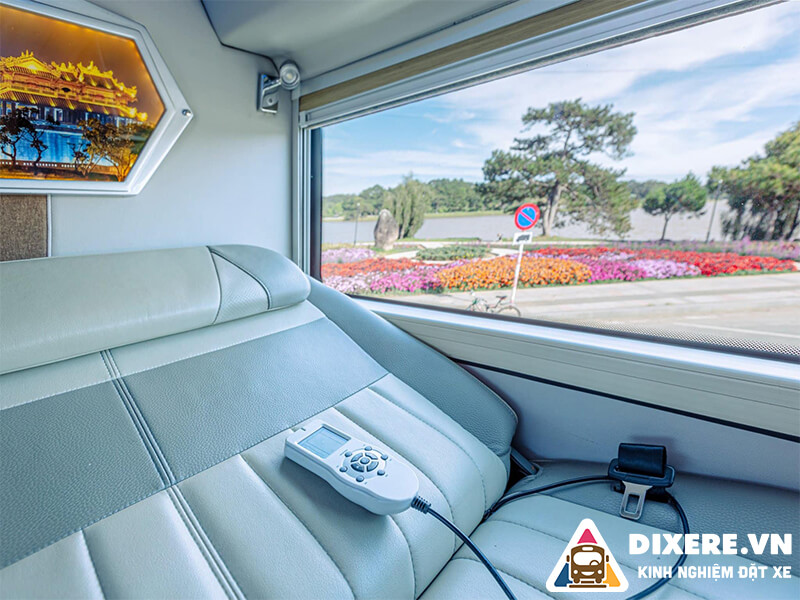 Nội thất của xe Cabin đôi nhà xe Phong Phú Limousine với ghế Massage cao cấp