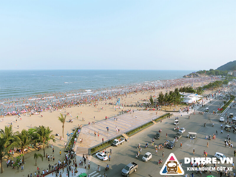 Bãi biển Sầm Sơn một trong những bãi biển lớn đẹp nhất Việt Nam