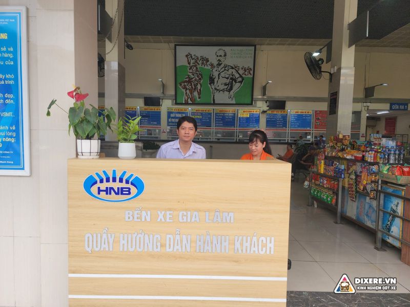 Khu vực quầy hướng dẫn hành khách tại Bến xe khách Gia Lâm